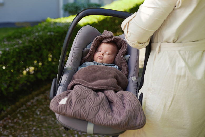 Hoe zorg ik dat mijn baby lekker slaapt als ik onderweg of op vakantie ben?